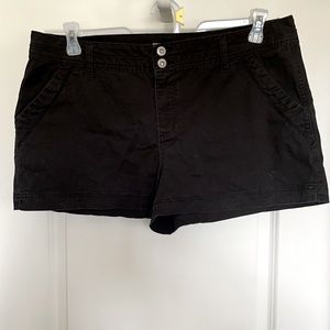 Maurices Shorts Black Size 16 GUC